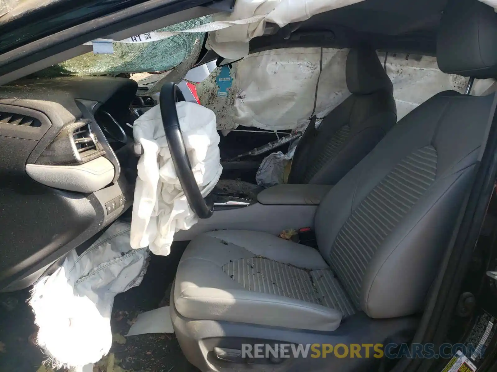 5 Photograph of a damaged car 4T1B11HK6KU725546 TOYOTA CAMRY 2019