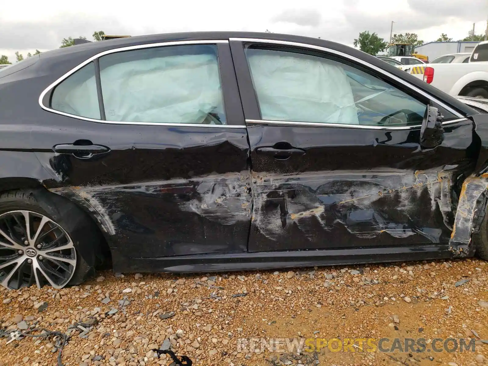 9 Photograph of a damaged car 4T1B11HK6KU727555 TOYOTA CAMRY 2019