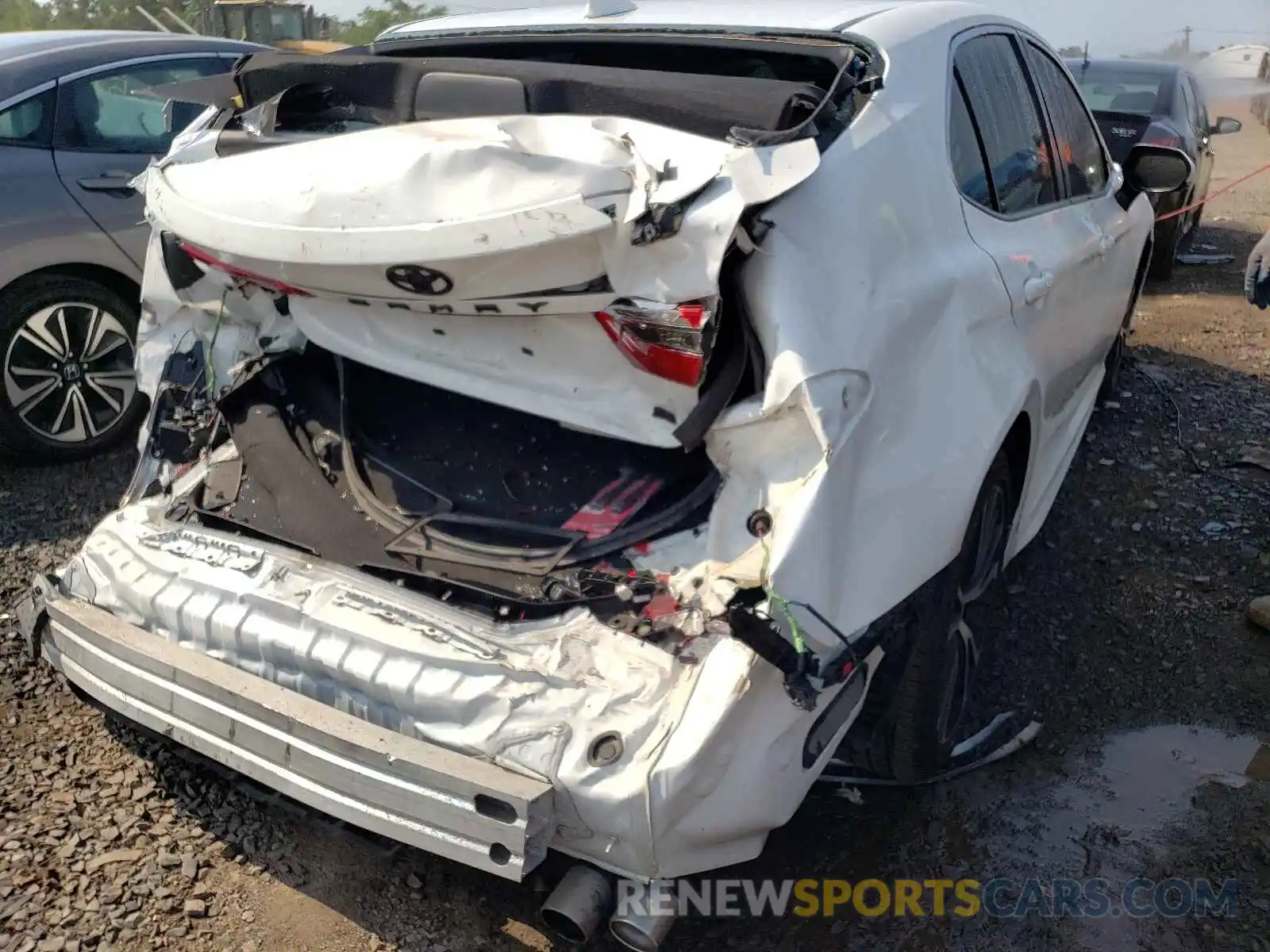 4 Photograph of a damaged car 4T1B11HK6KU730262 TOYOTA CAMRY 2019