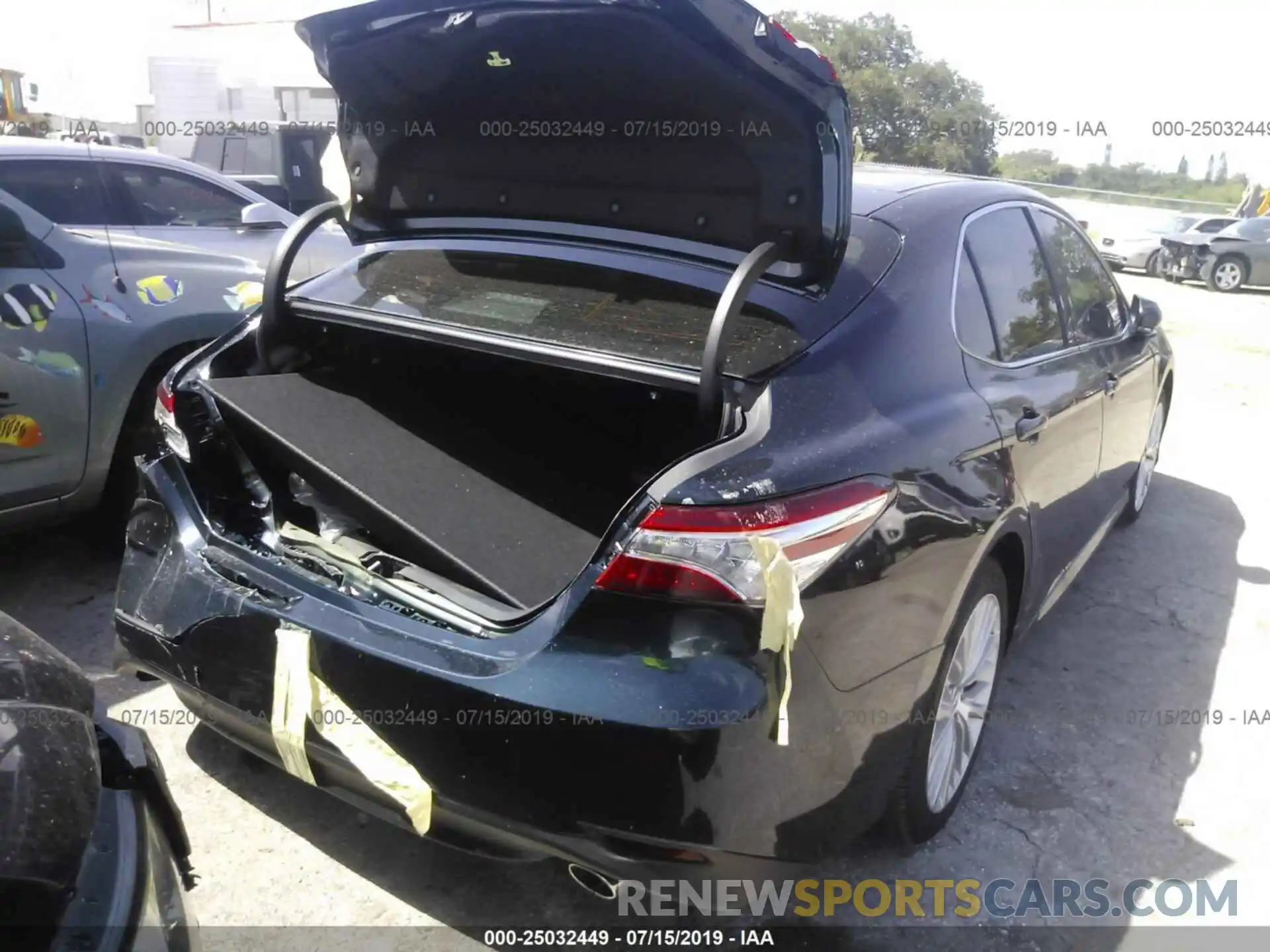 4 Photograph of a damaged car 4T1B11HK6KU730519 TOYOTA CAMRY 2019