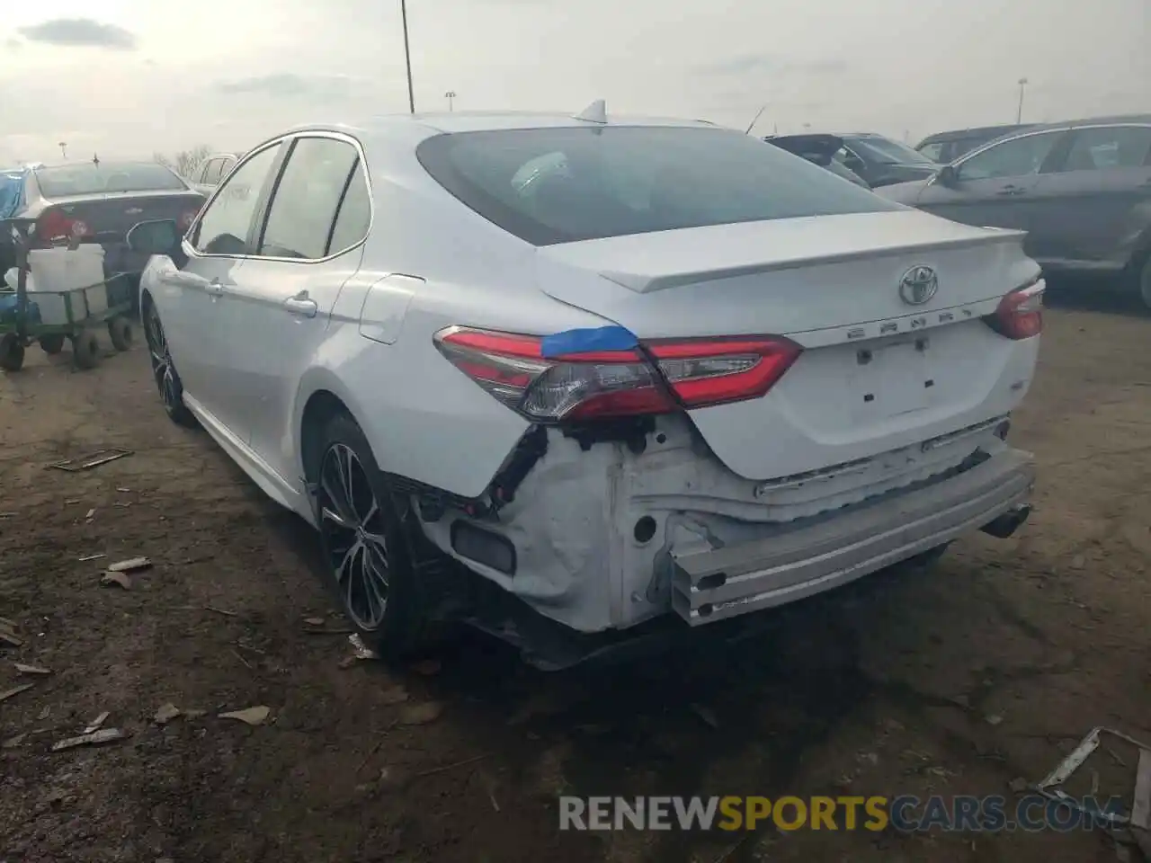 3 Photograph of a damaged car 4T1B11HK6KU730617 TOYOTA CAMRY 2019