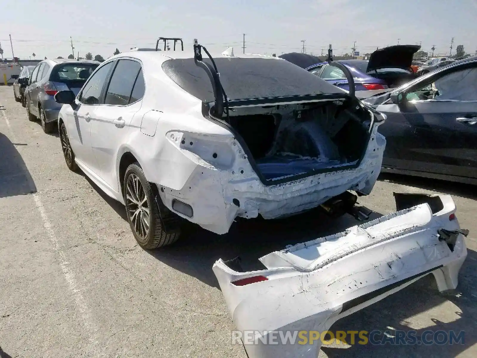 3 Photograph of a damaged car 4T1B11HK6KU732044 TOYOTA CAMRY 2019