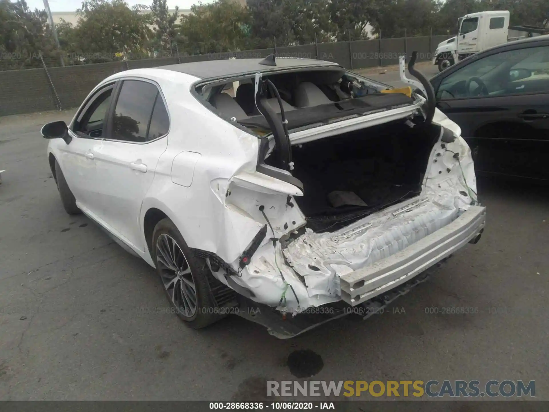 3 Photograph of a damaged car 4T1B11HK6KU733100 TOYOTA CAMRY 2019