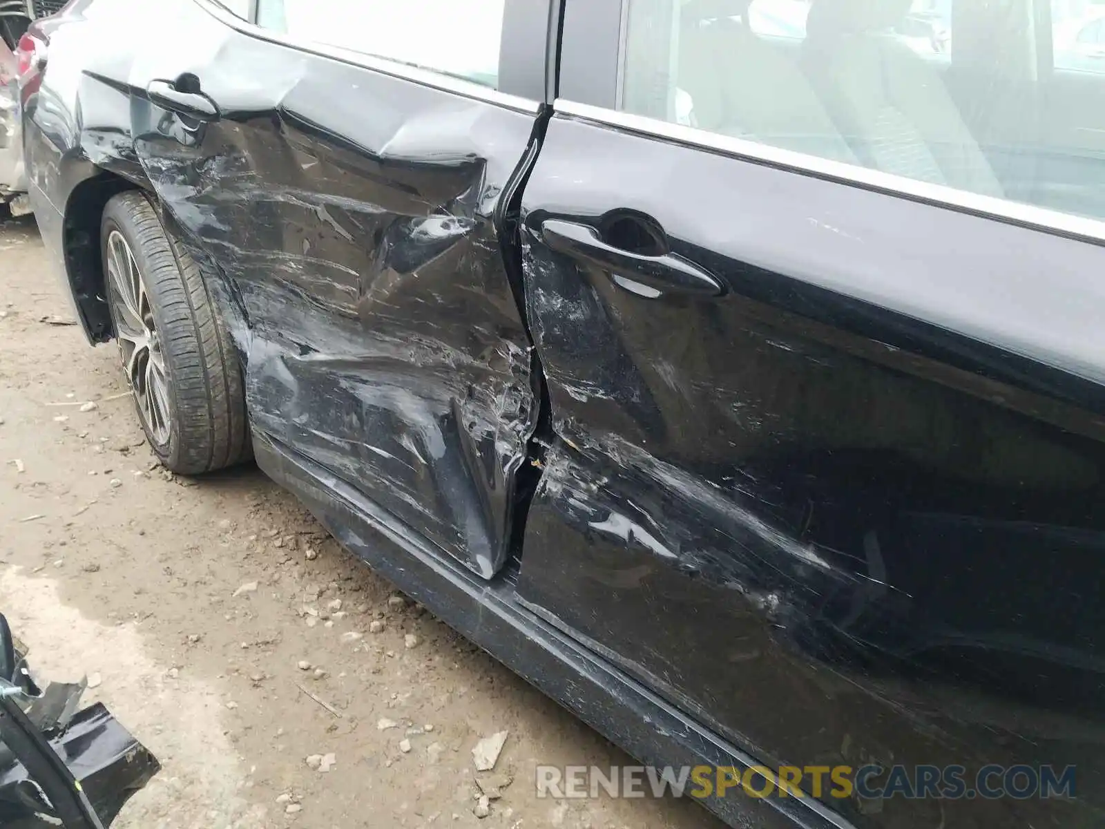 9 Photograph of a damaged car 4T1B11HK6KU735610 TOYOTA CAMRY 2019