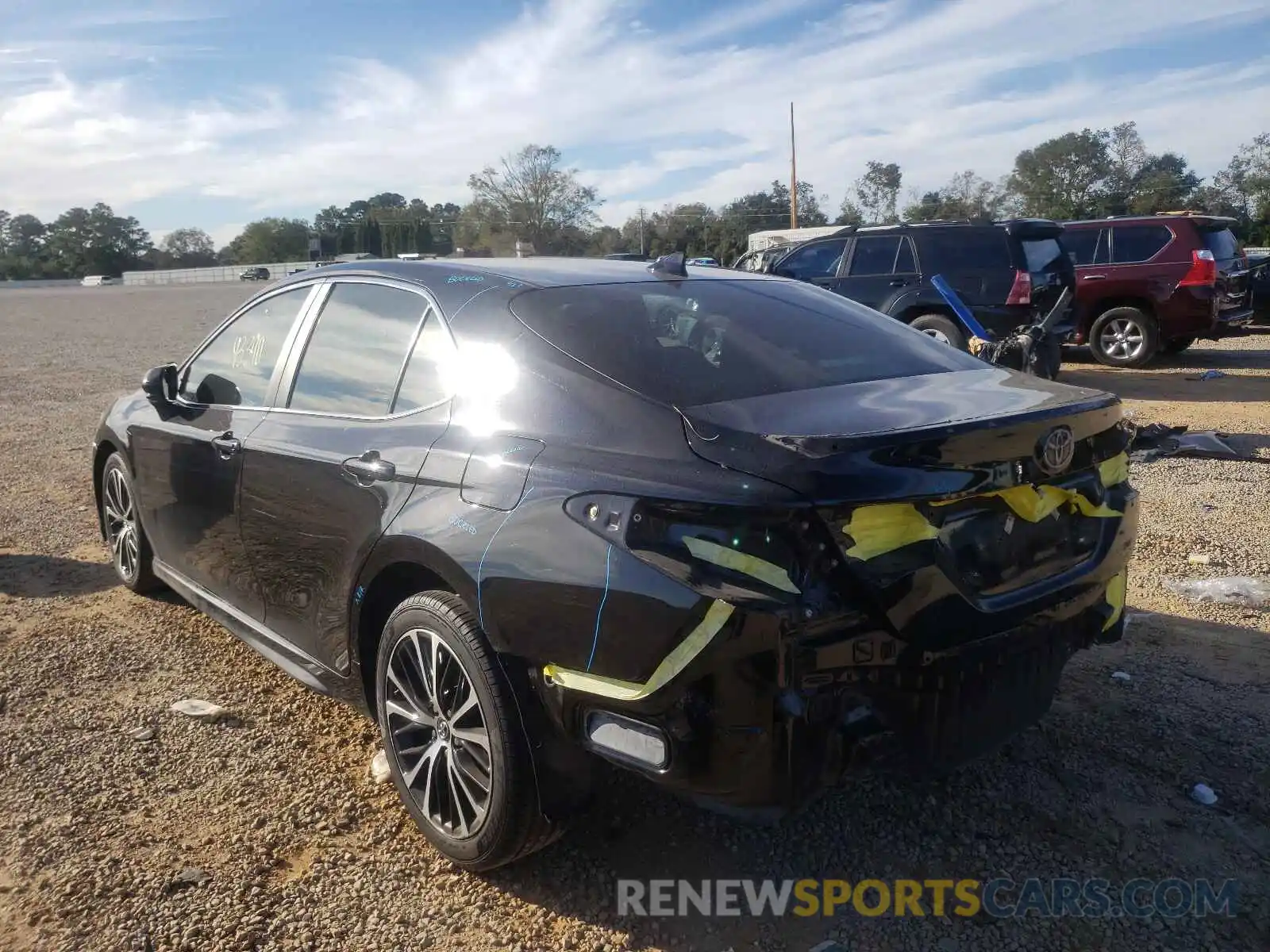 3 Photograph of a damaged car 4T1B11HK6KU738541 TOYOTA CAMRY 2019