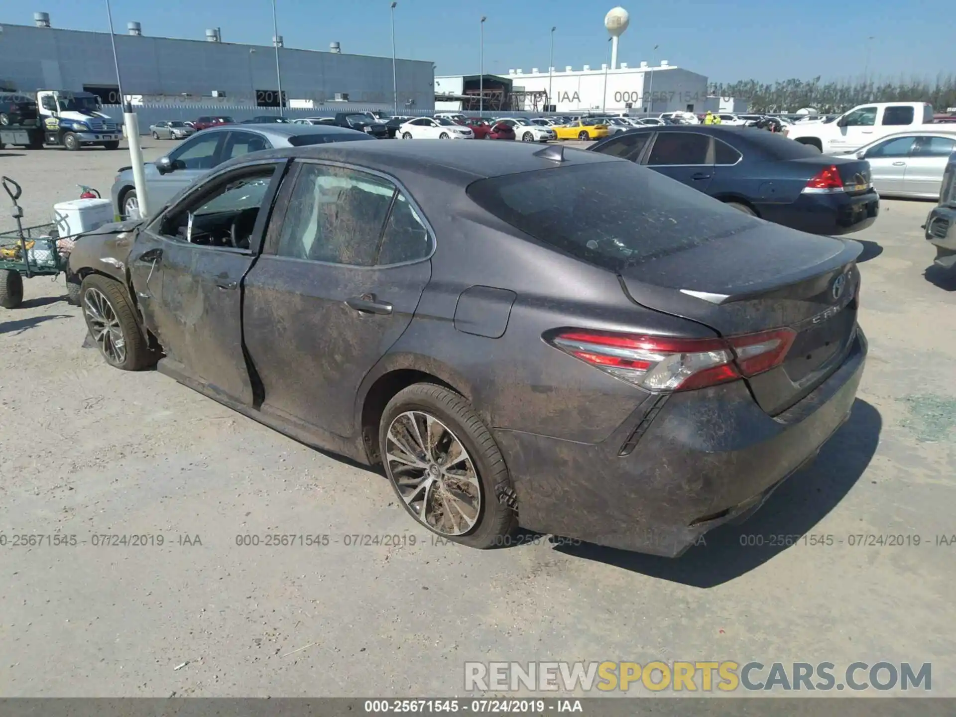 3 Фотография поврежденного автомобиля 4T1B11HK6KU739267 TOYOTA CAMRY 2019