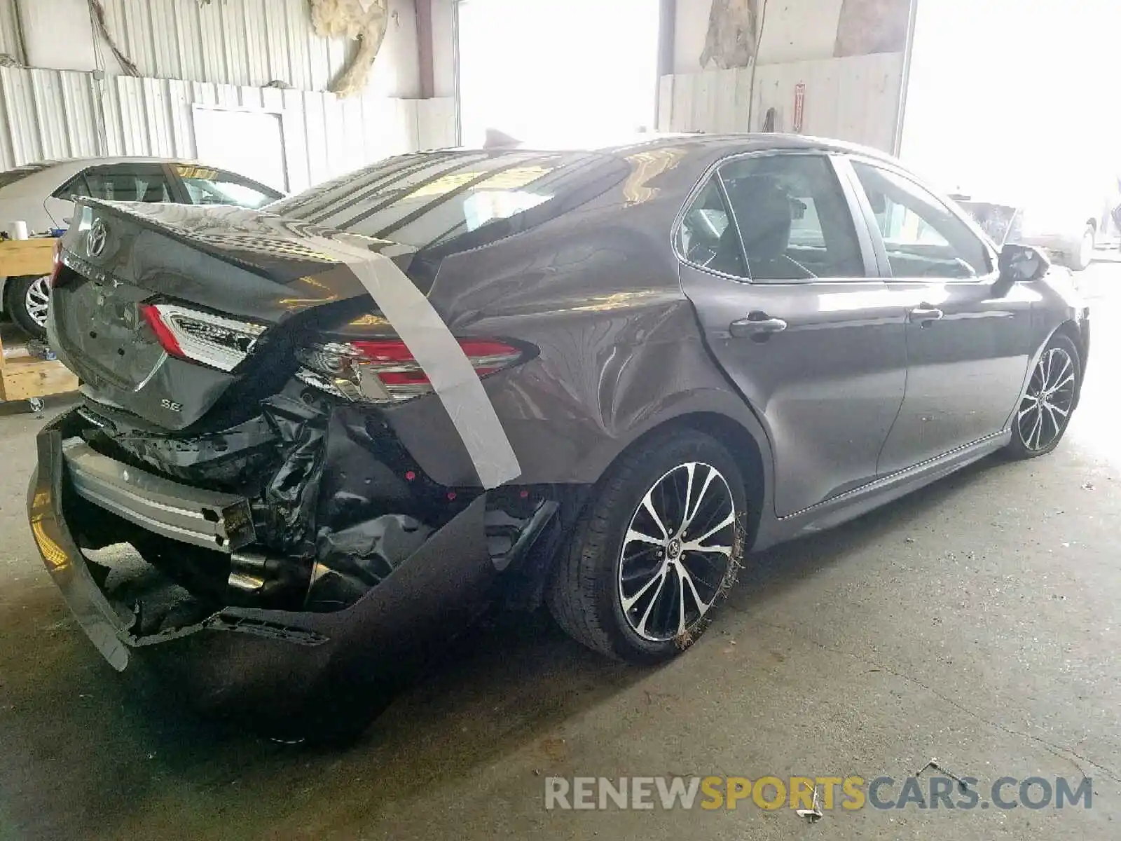 4 Photograph of a damaged car 4T1B11HK6KU740256 TOYOTA CAMRY 2019