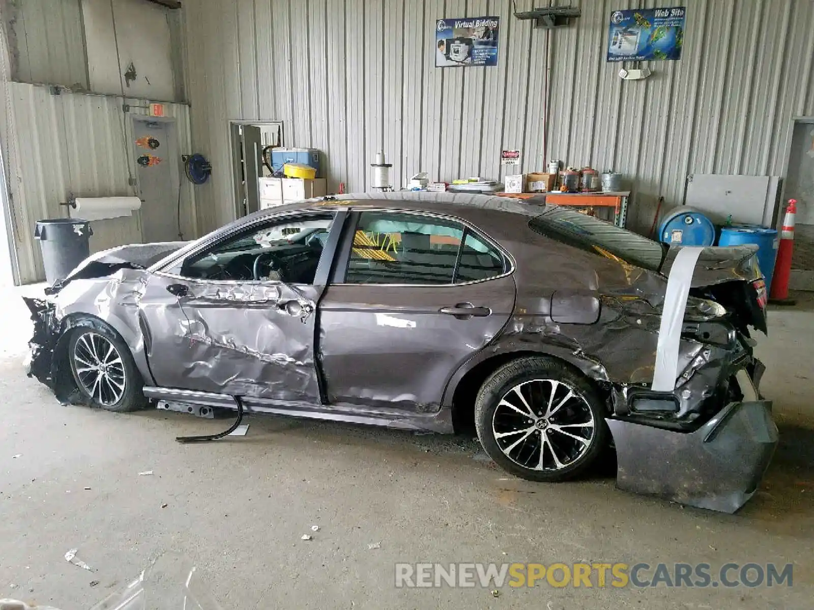 9 Photograph of a damaged car 4T1B11HK6KU740256 TOYOTA CAMRY 2019