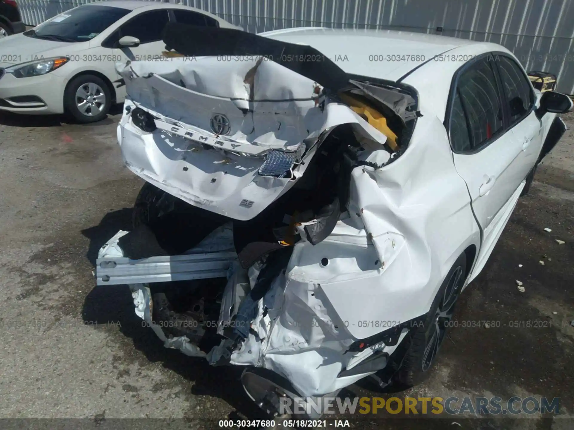 6 Фотография поврежденного автомобиля 4T1B11HK6KU740841 TOYOTA CAMRY 2019