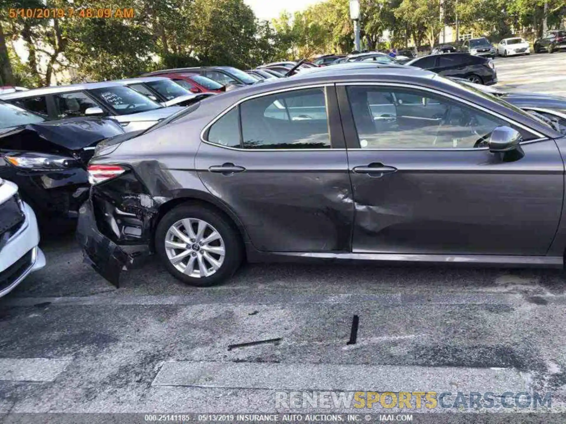 16 Photograph of a damaged car 4T1B11HK6KU742430 TOYOTA CAMRY 2019