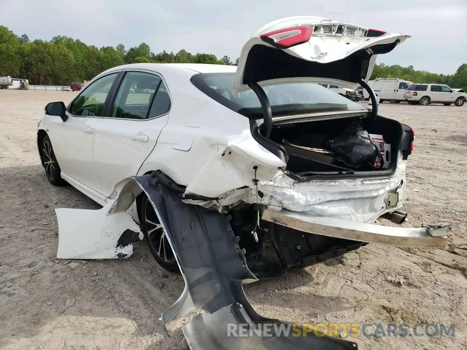 3 Фотография поврежденного автомобиля 4T1B11HK6KU744663 TOYOTA CAMRY 2019