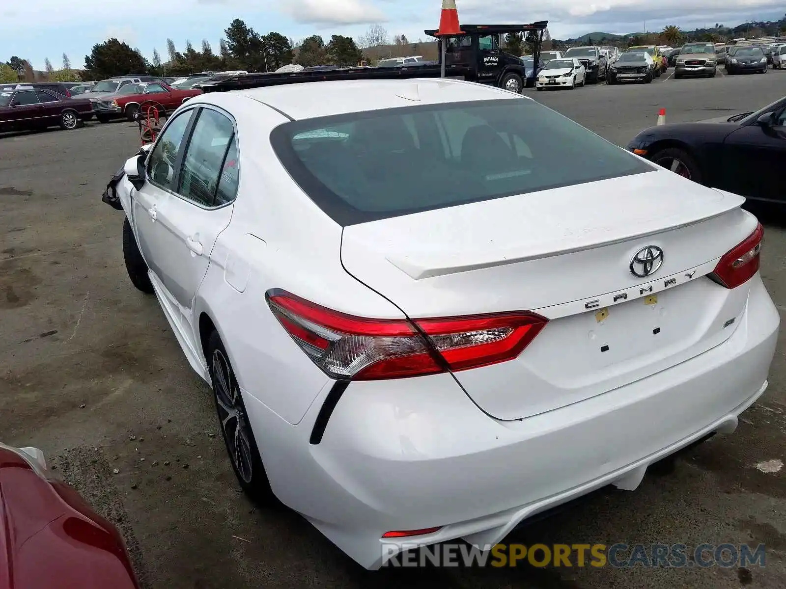 3 Photograph of a damaged car 4T1B11HK6KU754304 TOYOTA CAMRY 2019