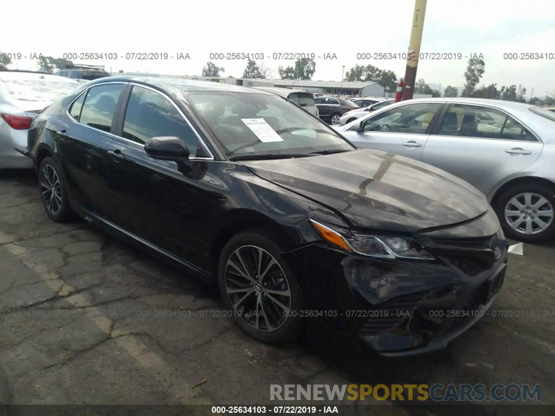 1 Photograph of a damaged car 4T1B11HK6KU761110 TOYOTA CAMRY 2019