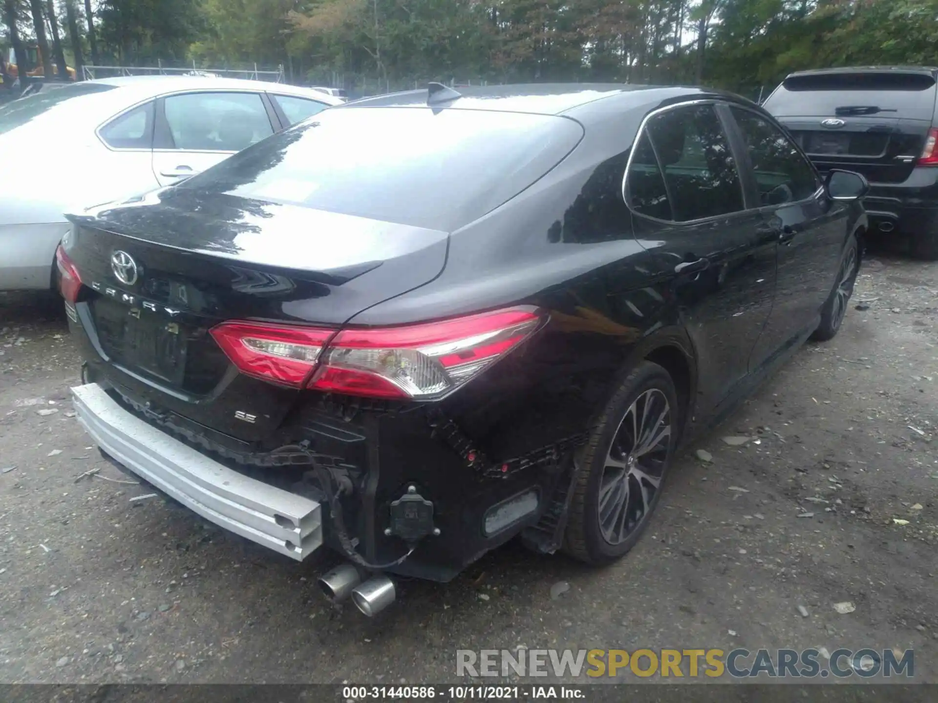 4 Photograph of a damaged car 4T1B11HK6KU770020 TOYOTA CAMRY 2019