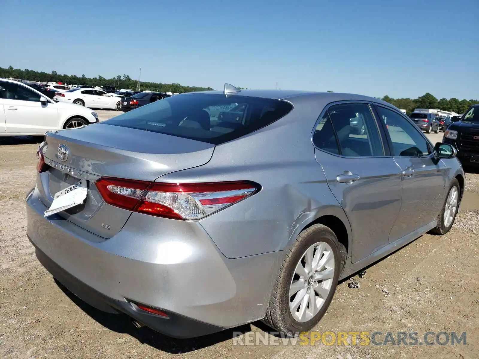 4 Фотография поврежденного автомобиля 4T1B11HK6KU771961 TOYOTA CAMRY 2019