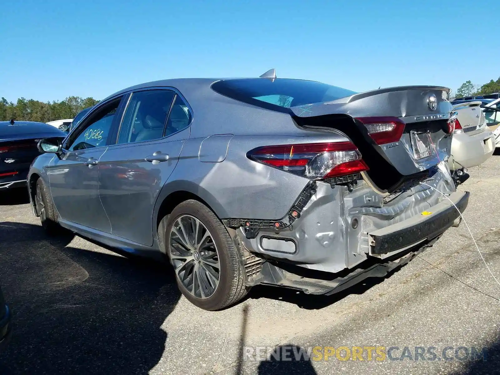 3 Photograph of a damaged car 4T1B11HK6KU778439 TOYOTA CAMRY 2019