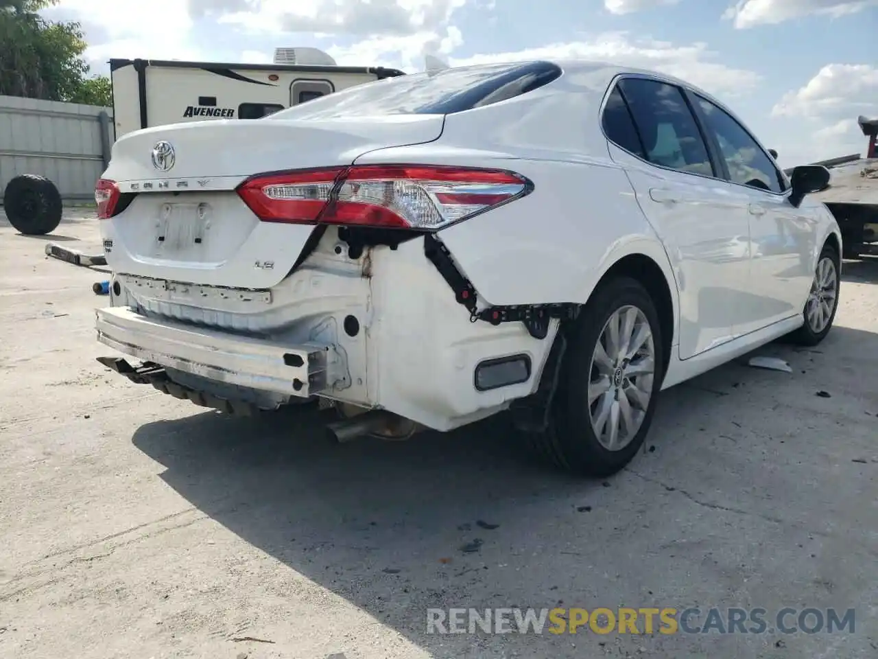 4 Photograph of a damaged car 4T1B11HK6KU781468 TOYOTA CAMRY 2019