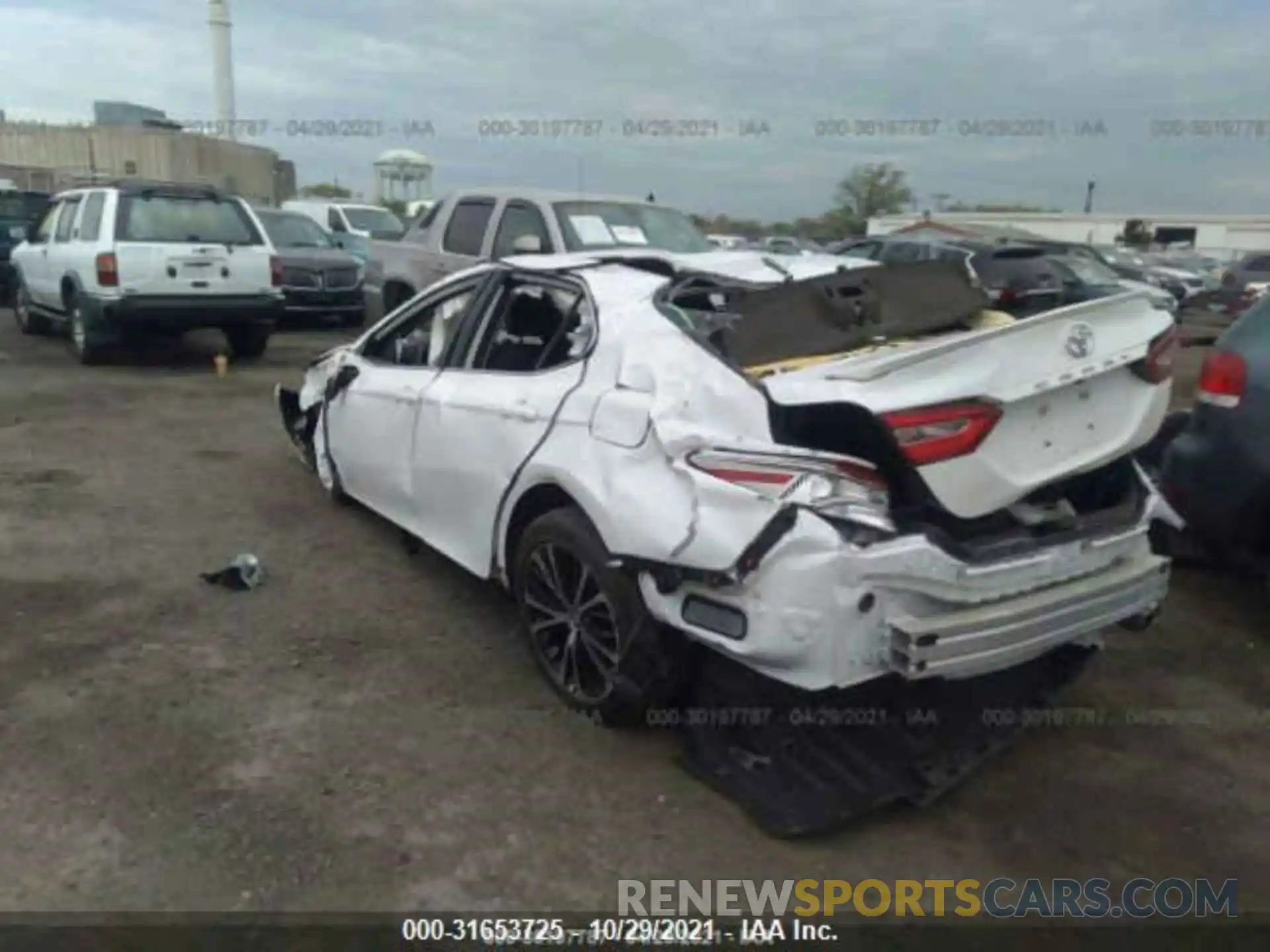 3 Photograph of a damaged car 4T1B11HK6KU782832 TOYOTA CAMRY 2019