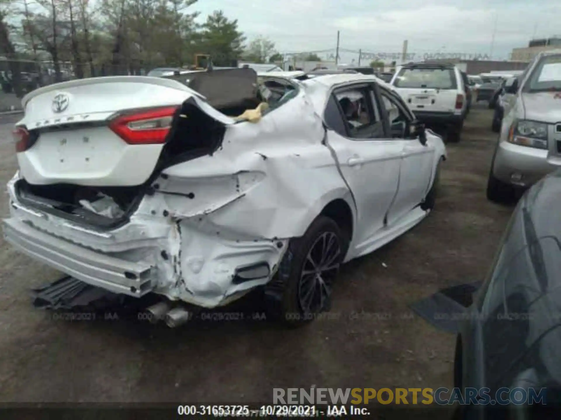 4 Photograph of a damaged car 4T1B11HK6KU782832 TOYOTA CAMRY 2019