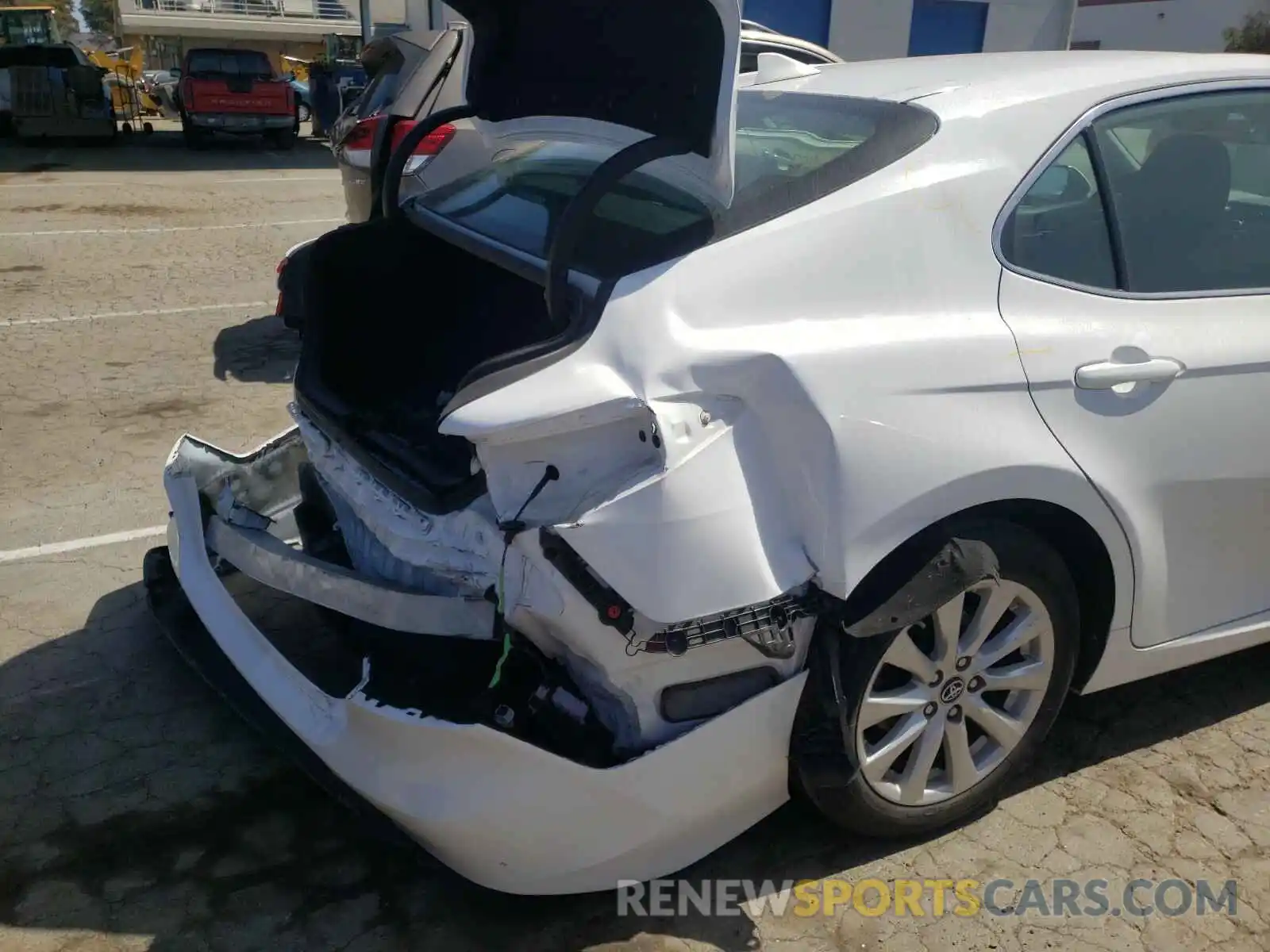 9 Photograph of a damaged car 4T1B11HK6KU784337 TOYOTA CAMRY 2019