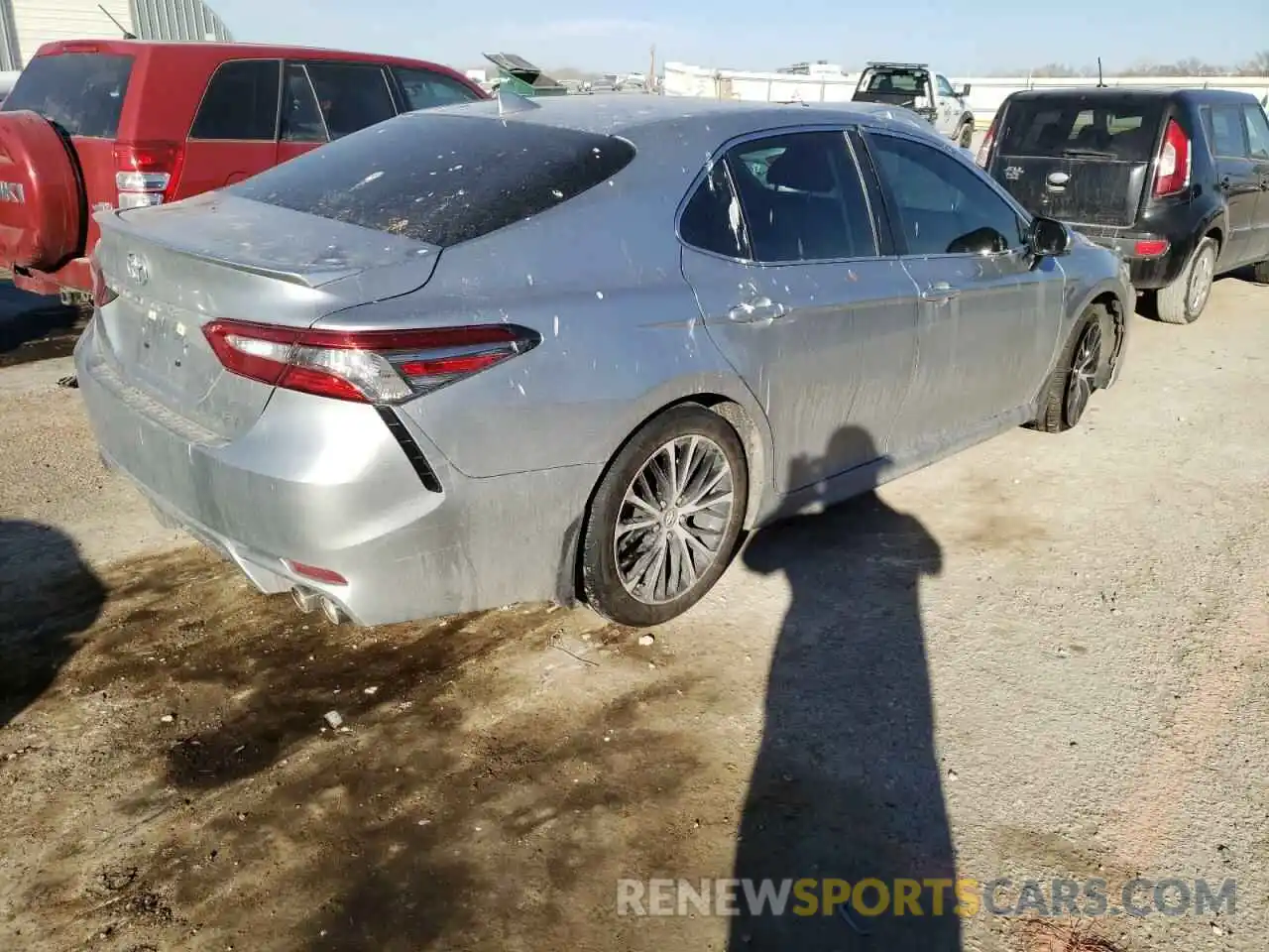 4 Photograph of a damaged car 4T1B11HK6KU784662 TOYOTA CAMRY 2019