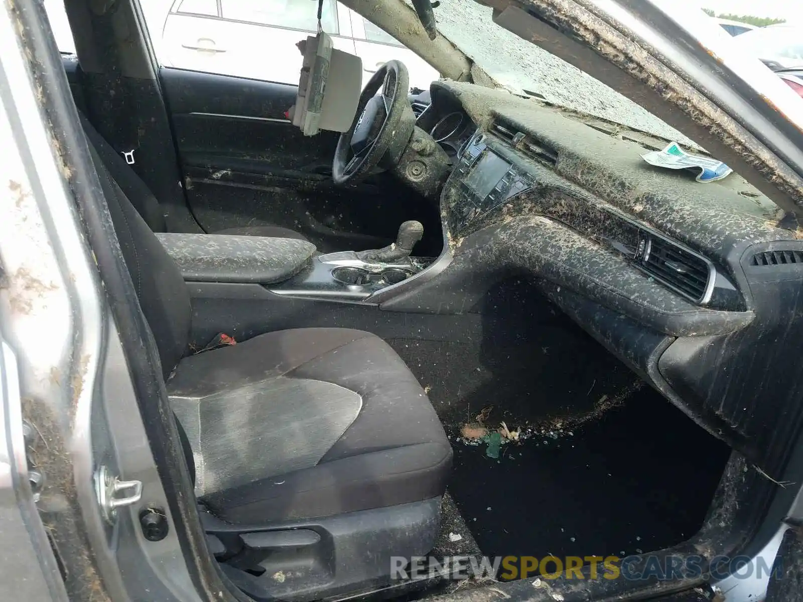 5 Photograph of a damaged car 4T1B11HK6KU789246 TOYOTA CAMRY 2019