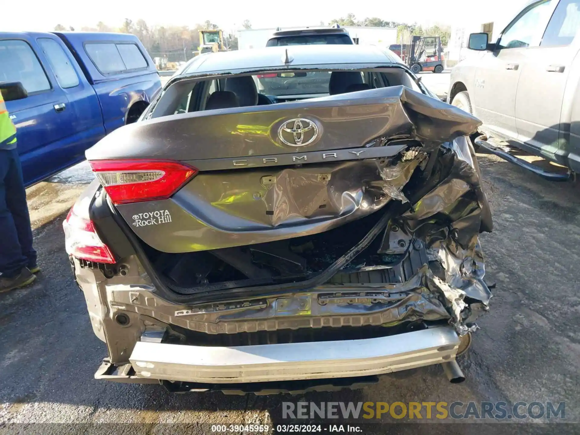 16 Photograph of a damaged car 4T1B11HK6KU791126 TOYOTA CAMRY 2019