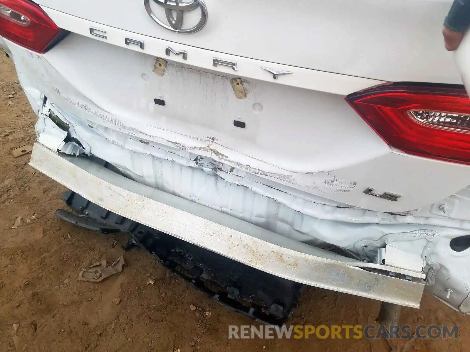 9 Photograph of a damaged car 4T1B11HK6KU792373 TOYOTA CAMRY 2019