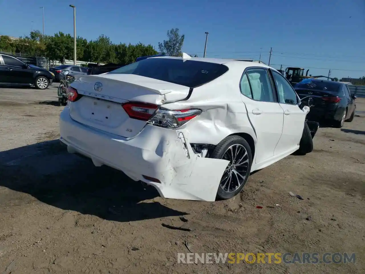 4 Photograph of a damaged car 4T1B11HK6KU797427 TOYOTA CAMRY 2019