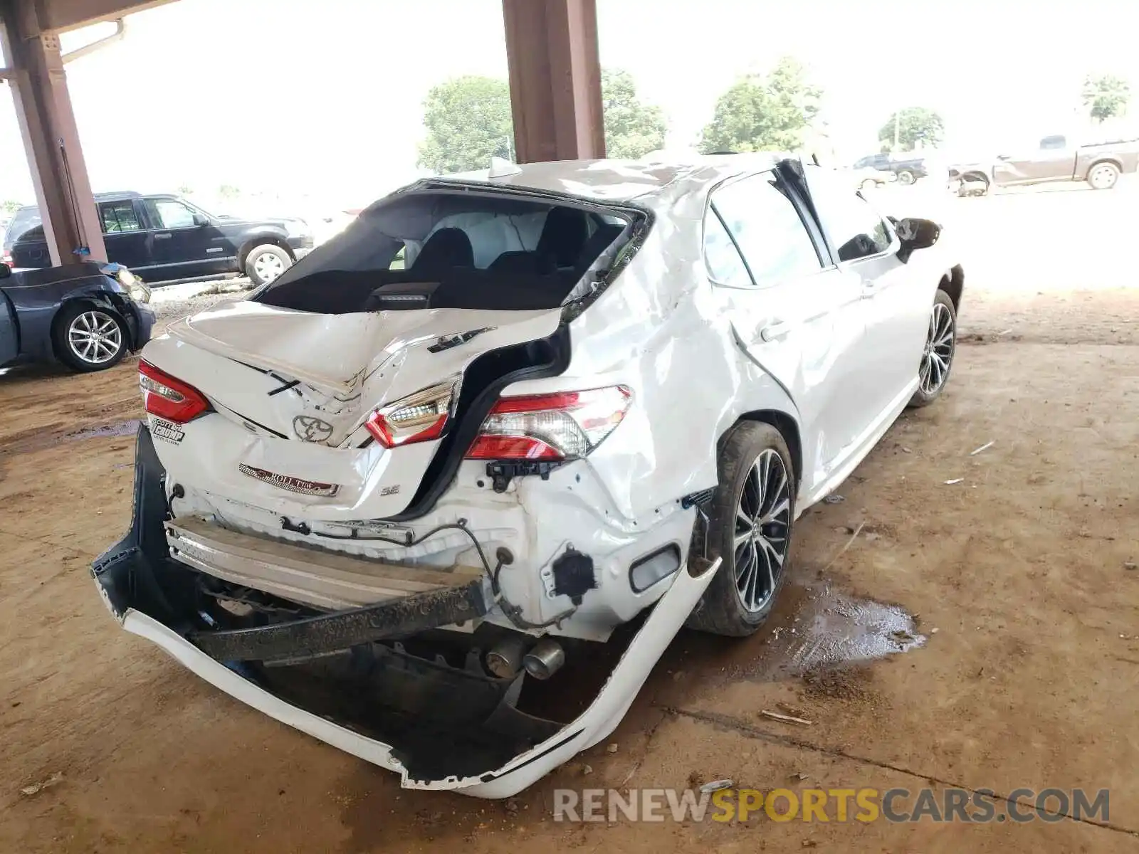 4 Photograph of a damaged car 4T1B11HK6KU799582 TOYOTA CAMRY 2019