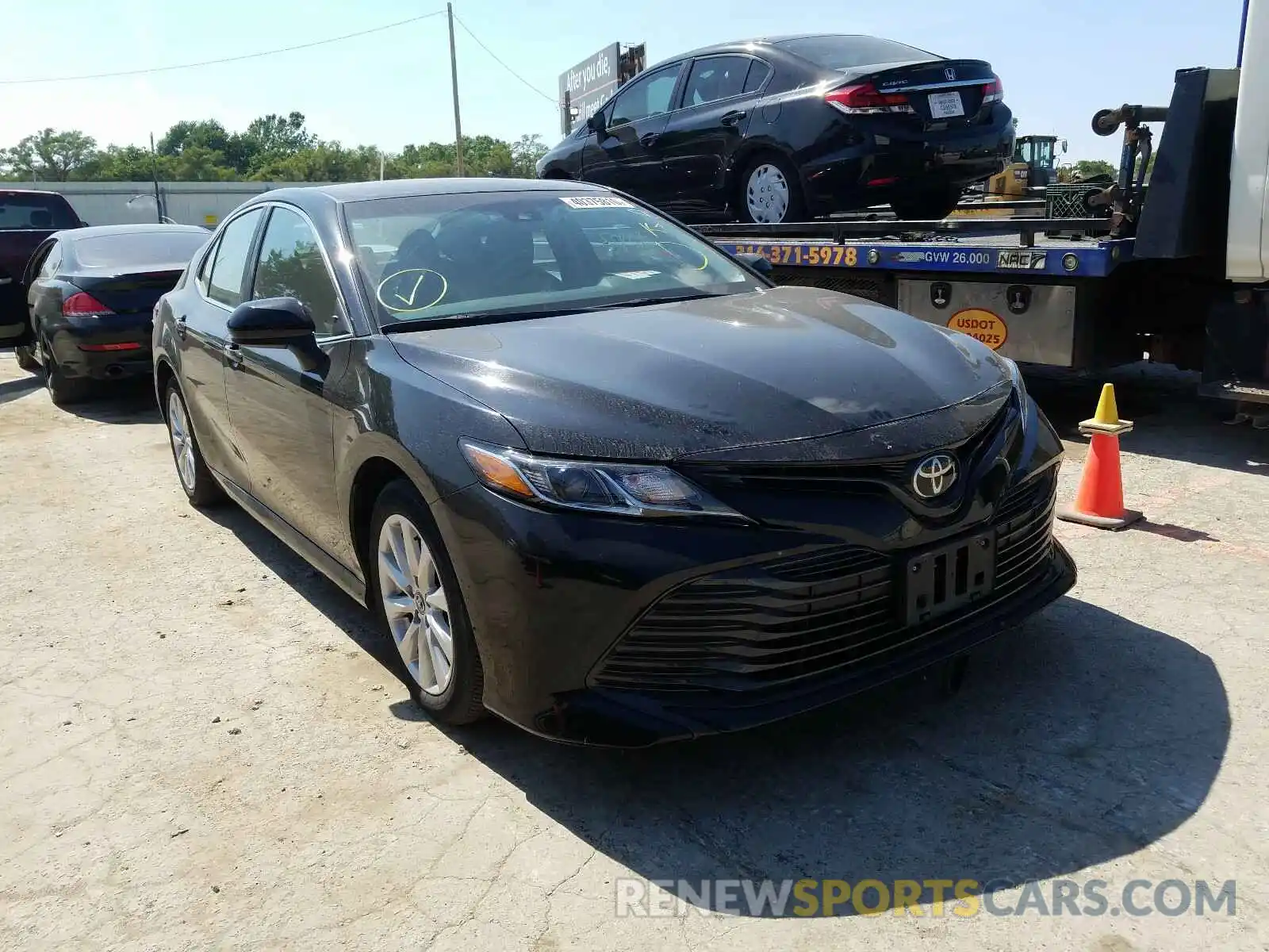 1 Фотография поврежденного автомобиля 4T1B11HK6KU803551 TOYOTA CAMRY 2019