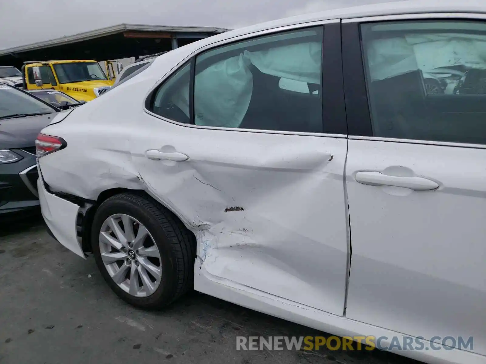 9 Photograph of a damaged car 4T1B11HK6KU805879 TOYOTA CAMRY 2019