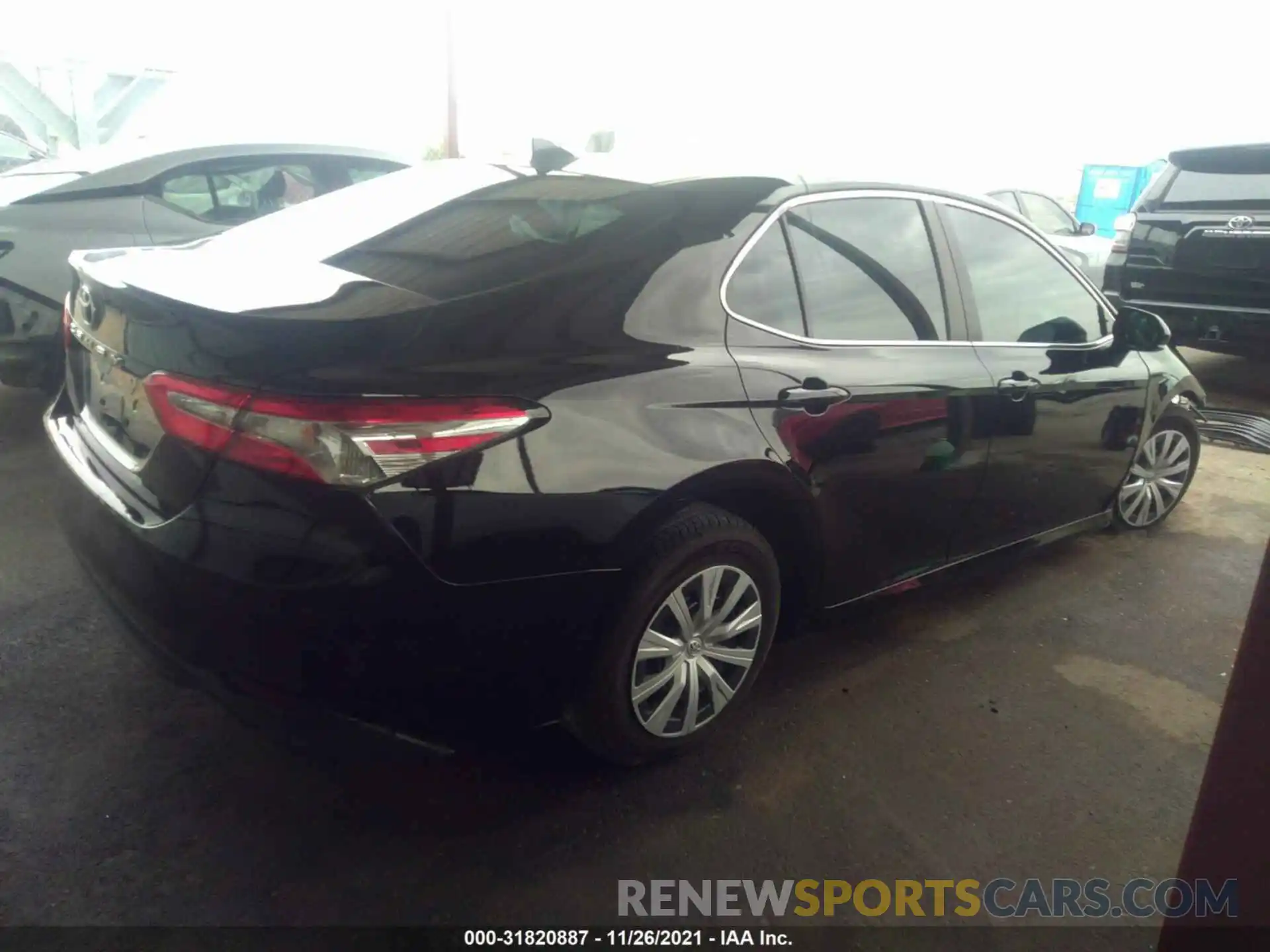 4 Фотография поврежденного автомобиля 4T1B11HK6KU810502 TOYOTA CAMRY 2019