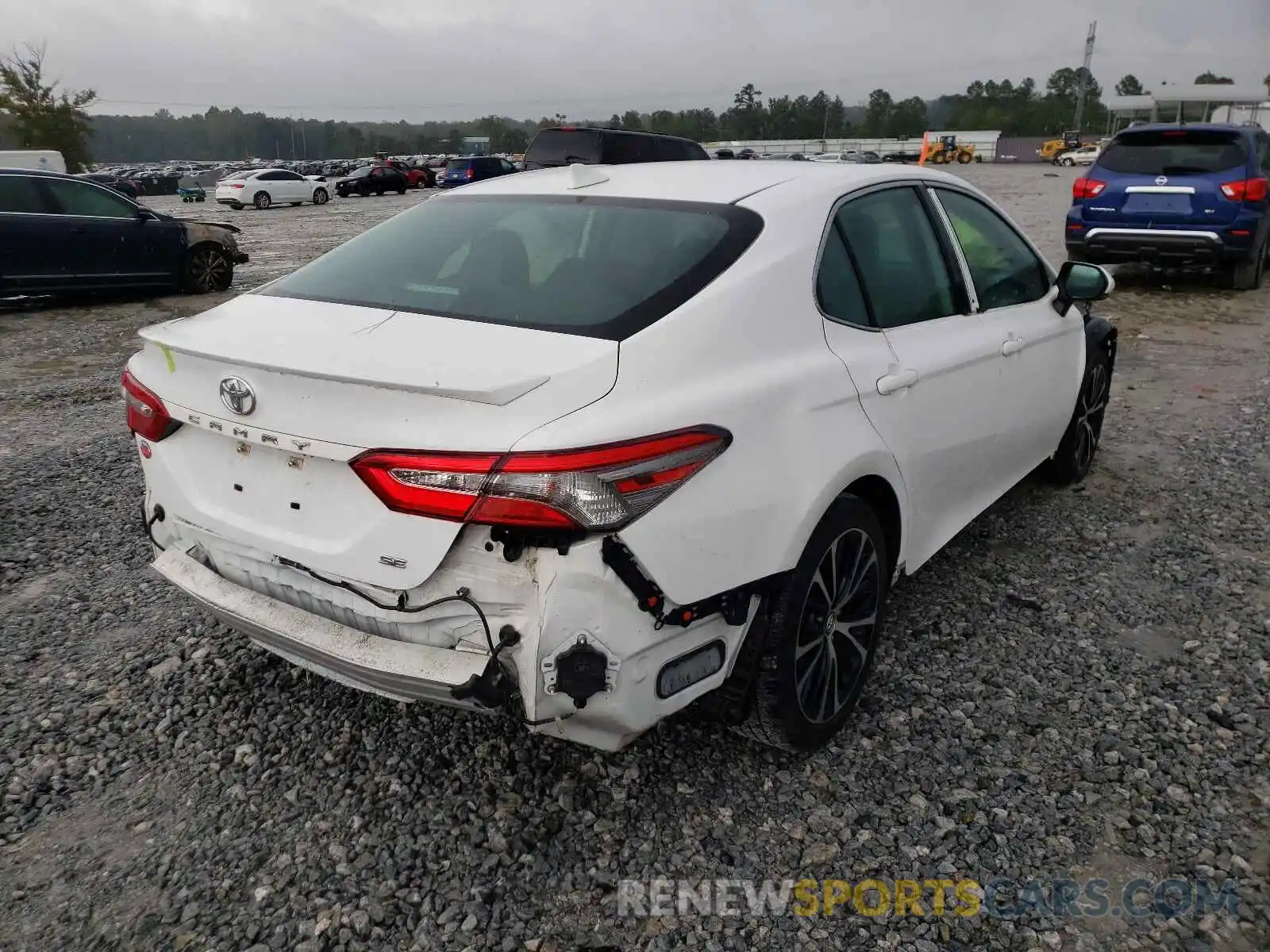 4 Photograph of a damaged car 4T1B11HK6KU818115 TOYOTA CAMRY 2019