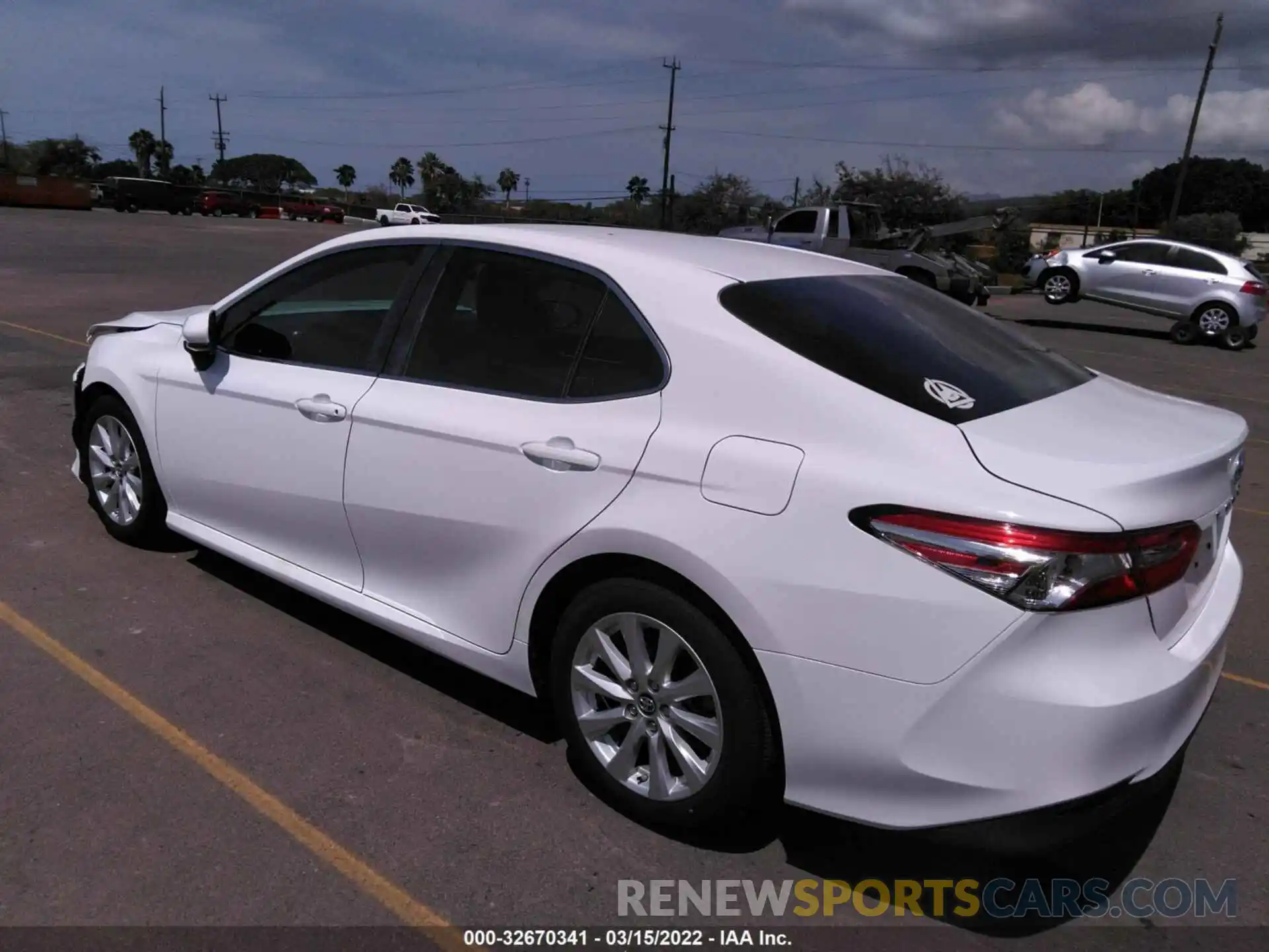 3 Photograph of a damaged car 4T1B11HK6KU829387 TOYOTA CAMRY 2019