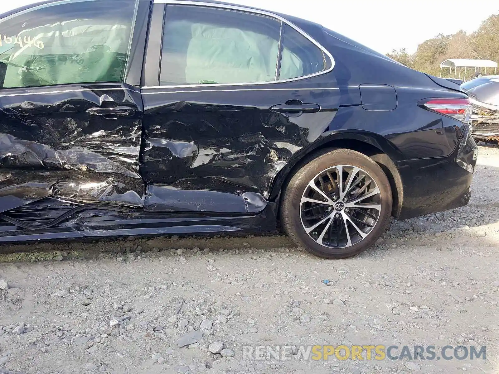 10 Photograph of a damaged car 4T1B11HK6KU832371 TOYOTA CAMRY 2019