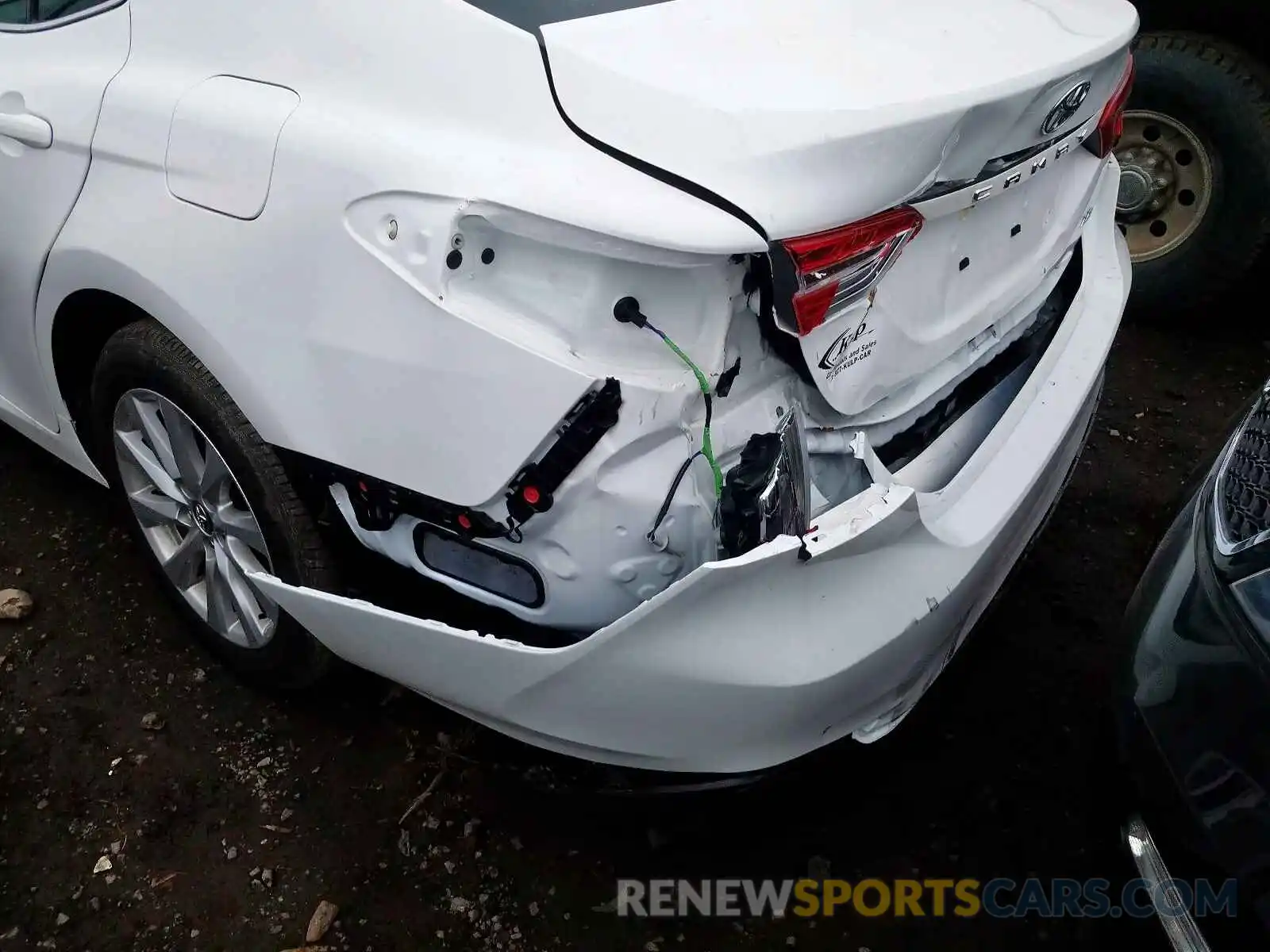 9 Photograph of a damaged car 4T1B11HK6KU832564 TOYOTA CAMRY 2019