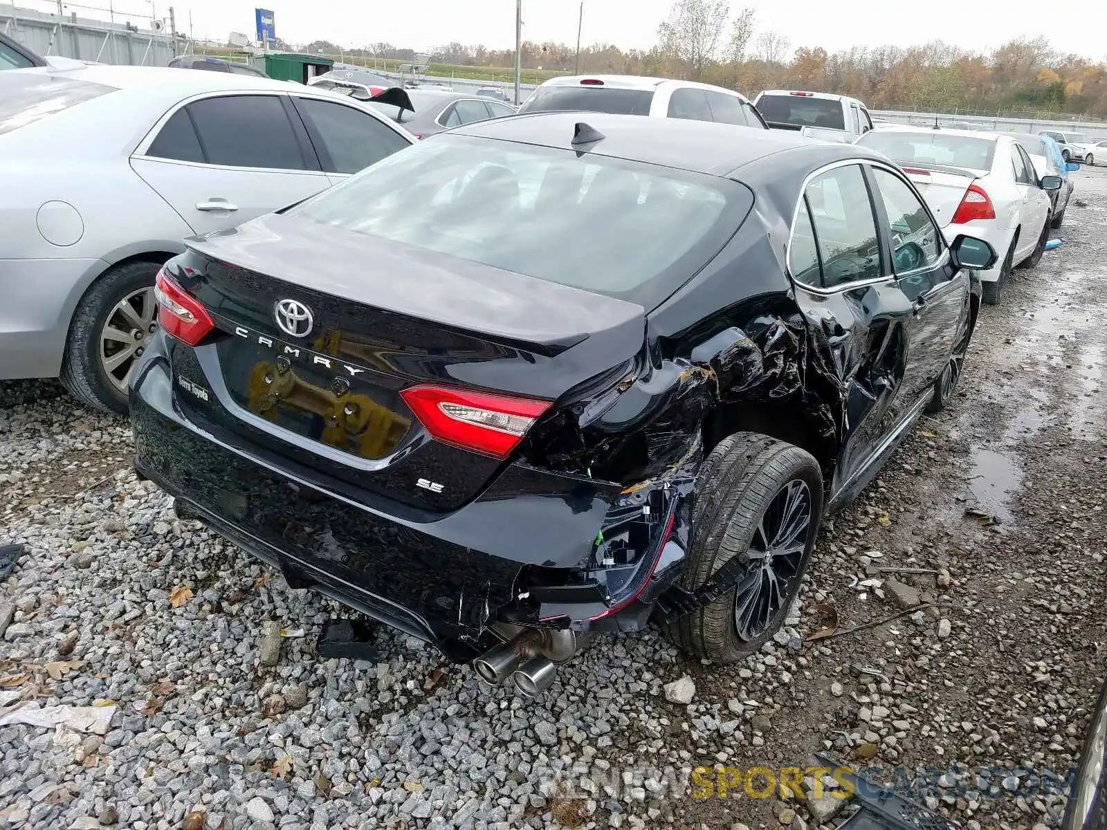 4 Фотография поврежденного автомобиля 4T1B11HK6KU833133 TOYOTA CAMRY 2019