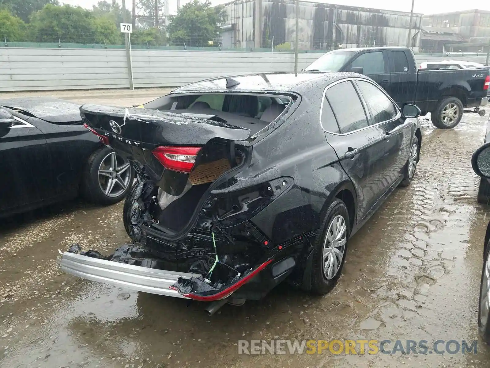 4 Фотография поврежденного автомобиля 4T1B11HK6KU836064 TOYOTA CAMRY 2019