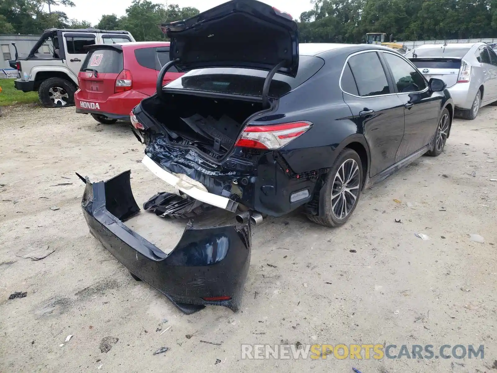 4 Photograph of a damaged car 4T1B11HK6KU836291 TOYOTA CAMRY 2019