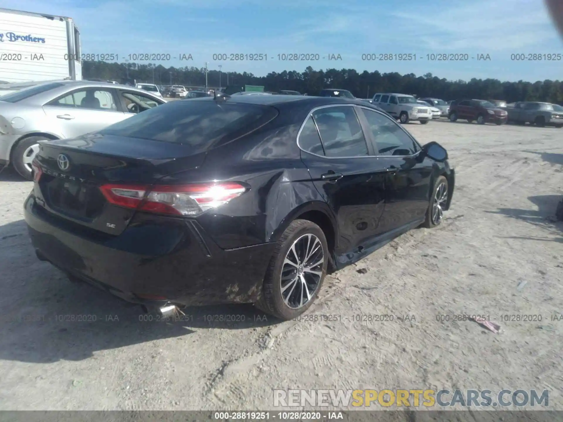 4 Photograph of a damaged car 4T1B11HK6KU836419 TOYOTA CAMRY 2019