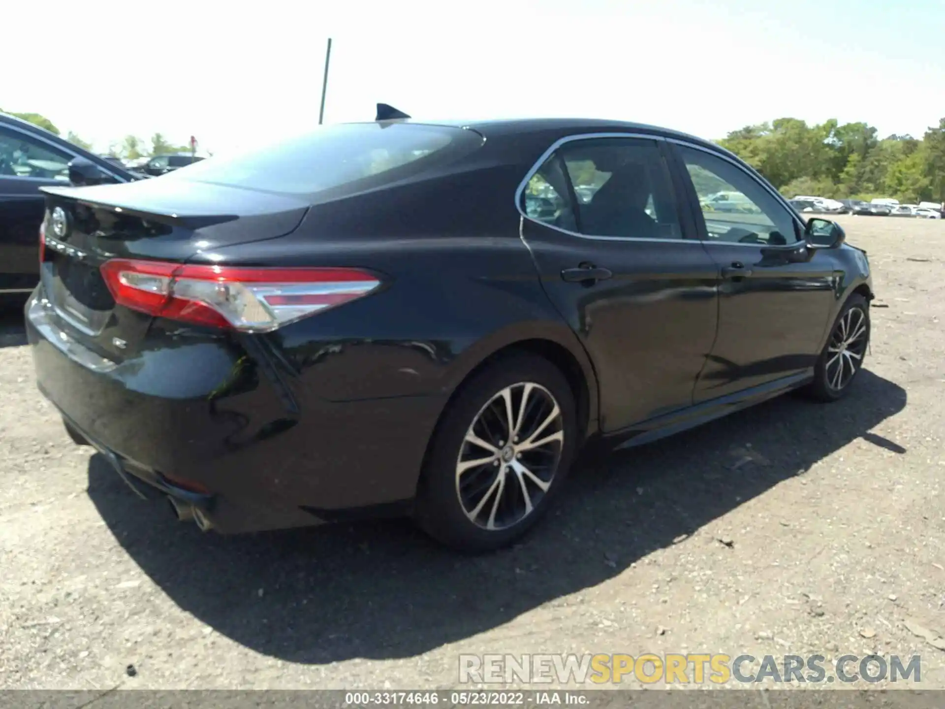 4 Photograph of a damaged car 4T1B11HK6KU836890 TOYOTA CAMRY 2019