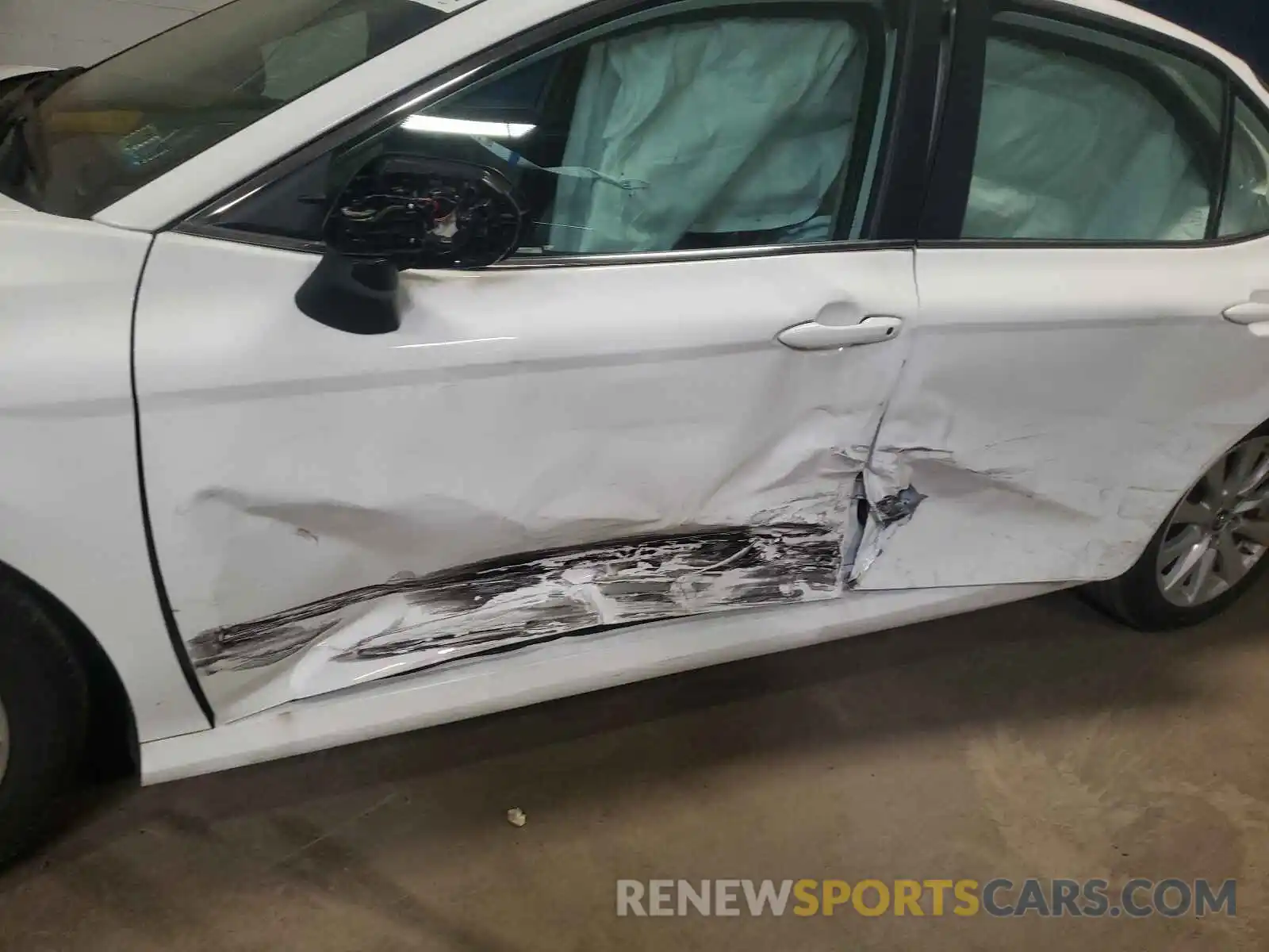 9 Photograph of a damaged car 4T1B11HK6KU845427 TOYOTA CAMRY 2019