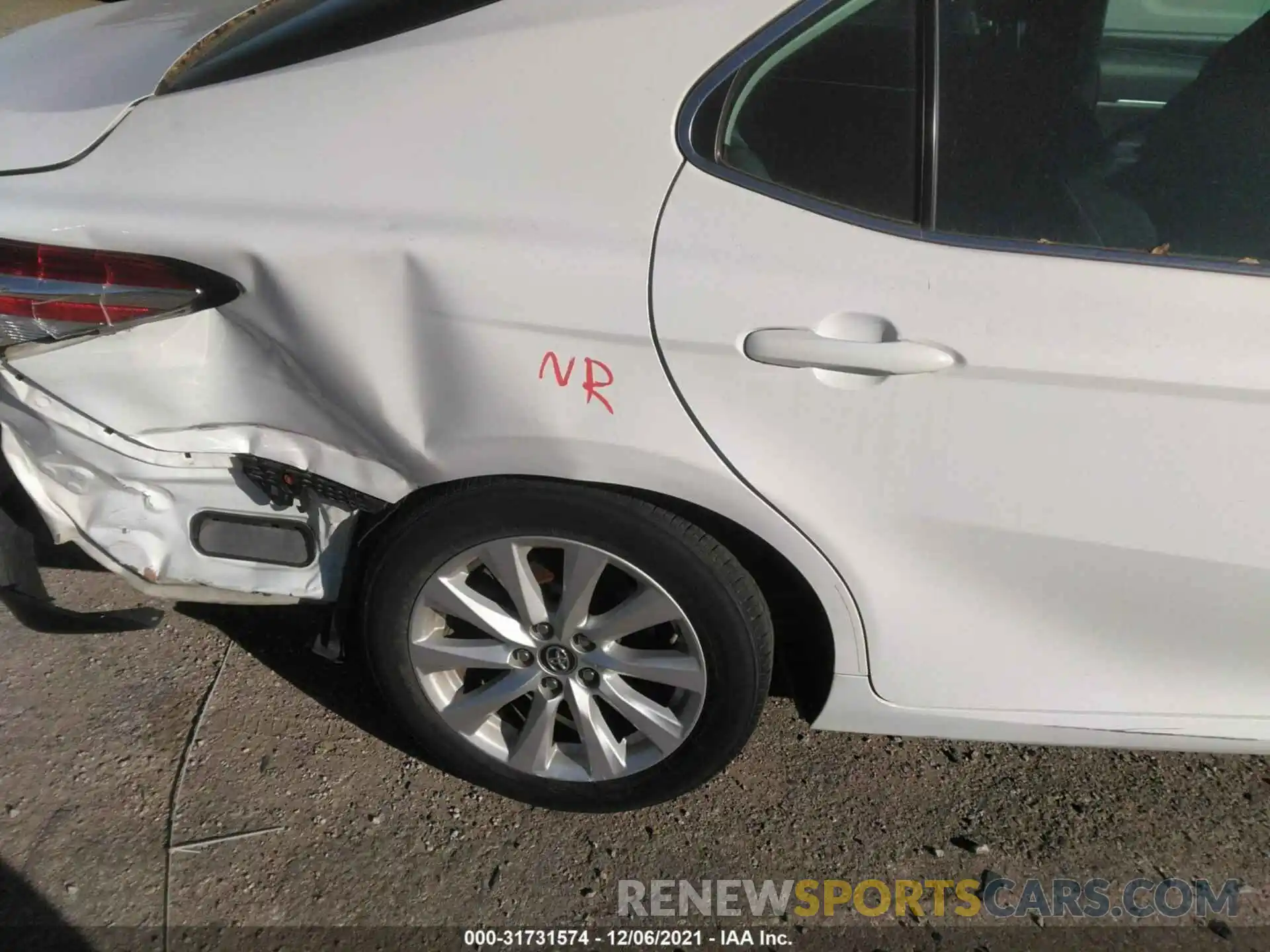 15 Photograph of a damaged car 4T1B11HK7KU170820 TOYOTA CAMRY 2019