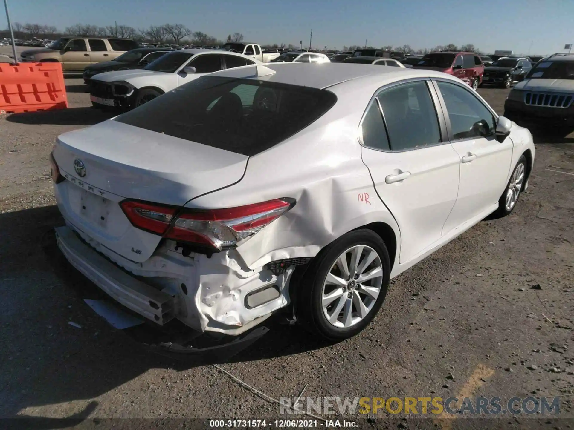 4 Photograph of a damaged car 4T1B11HK7KU170820 TOYOTA CAMRY 2019