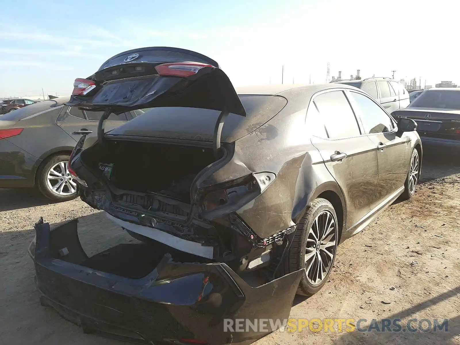 4 Photograph of a damaged car 4T1B11HK7KU206862 TOYOTA CAMRY 2019