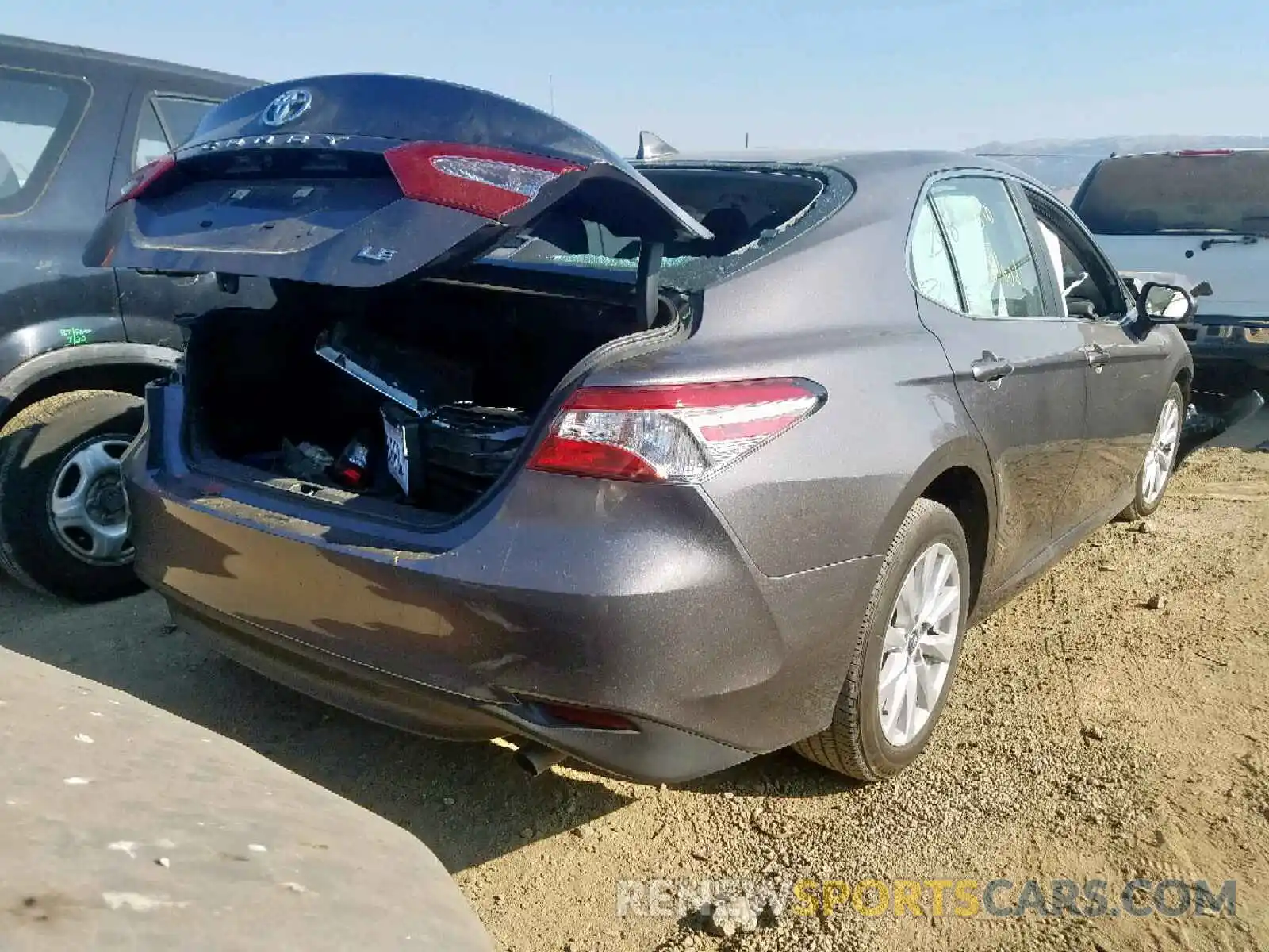 4 Фотография поврежденного автомобиля 4T1B11HK7KU212774 TOYOTA CAMRY 2019