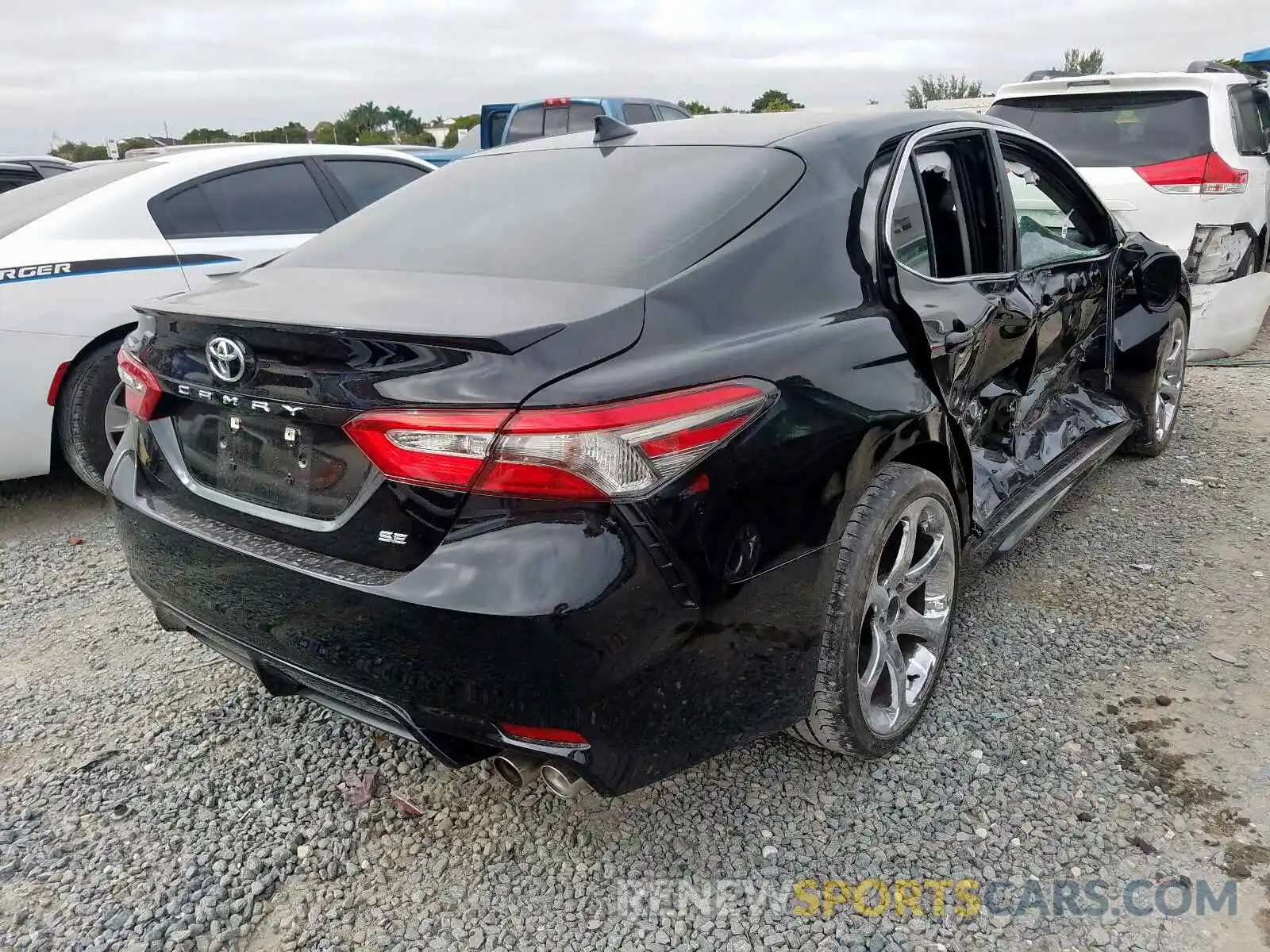 4 Фотография поврежденного автомобиля 4T1B11HK7KU213424 TOYOTA CAMRY 2019