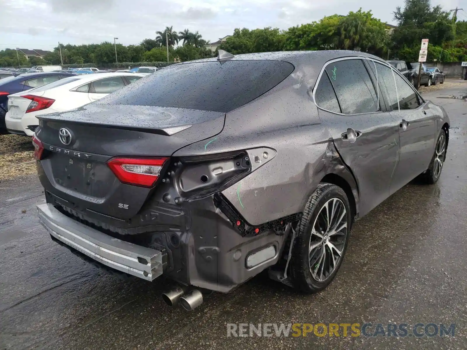 4 Photograph of a damaged car 4T1B11HK7KU222642 TOYOTA CAMRY 2019