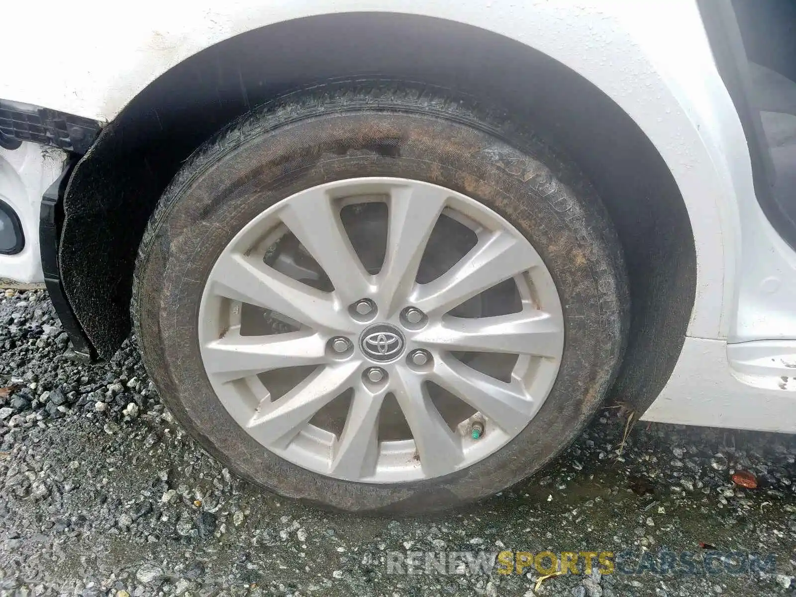 9 Photograph of a damaged car 4T1B11HK7KU224892 TOYOTA CAMRY 2019